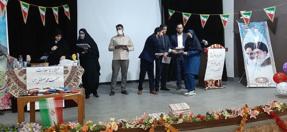 برگزاری جشن هفته وحدت با حضور دانش آموزان خمامی