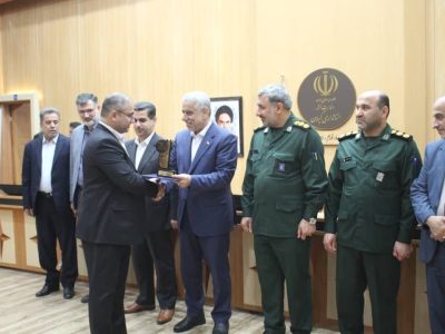 تجلیل از دکتر اسحق جمال امیدی مدیر عامل و نائب رئیس هیئت مدیره شرکت سیمان خزر
