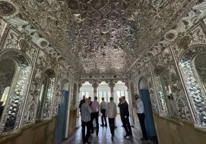 بازدید استاندار گیلان و شهردار رشت از روند مرمت خانه تاریخی میرزا خلیل رفیع نخستین شهردار رشت و عملیات بازآفرینی خانه ابریشمی رشت