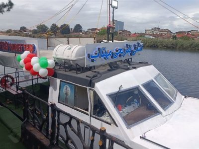 بهره‌برداری از کشتی مهتاب در تالاب عینک رشت